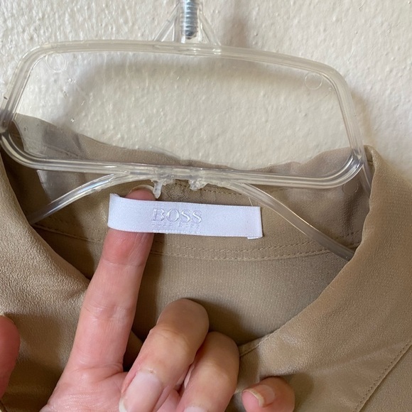 Boss by Hugo Boss Women’s Silk Button Down Blouse Tan Size Fit S Business Casual - Picture 5 of 8
